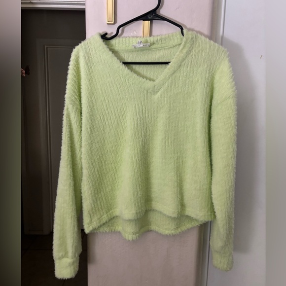 Excellent condition Hippie Rose
Cozy Light Green Fuzzy Lounge Set, size M - Picture 2 of 11